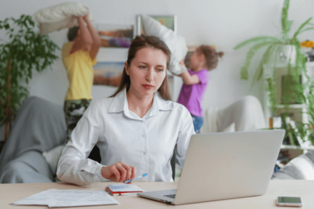 Mulheres em Home Office: desafios em família Home Office e a Mulher - A mulher no trabalho remoto