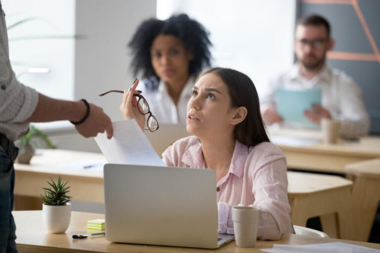 Demissão sem Justa Causa: O que é, Motivos e Direitos Demissão sem justa causa