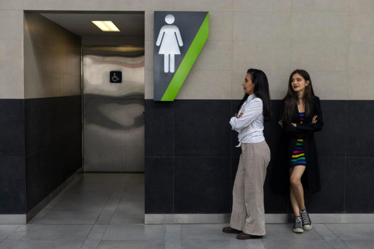 O funcionário pode ir ao banheiro durante o expediente? O funcionário pode ir ao banheiro durante o expediente?