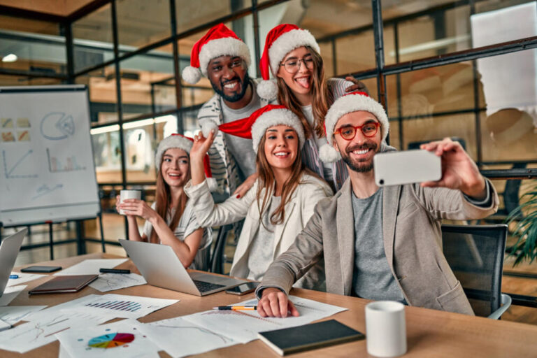 Natal no Trabalho: Tempo de Compartilhar e Construir Natal no Trabalho: Tempo de Compartilhar e Construir