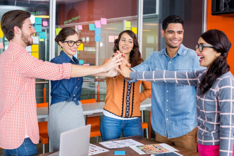 Brainstorming: Estratégias para Ideias Brilhantes! Brainstorming: Estratégias para Ideias Brilhantes!