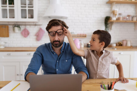 Está Duro Trabalhar em Casa? Você Não Está Sozinho Está Duro Trabalhar em Casa? Você Não Está Sozinho