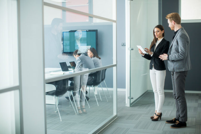 Estratégias para Quando a Sala de Reunião Está Ocupada Estratégias para Quando a Sala de Reunião Está Ocupada