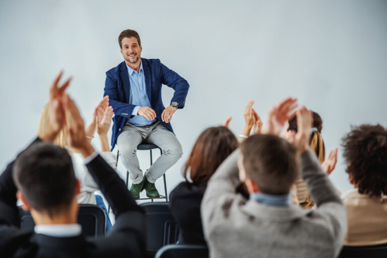 Como Improvisar em Apresentações Sem Equipamento Como Improvisar em Apresentações Sem Equipamento