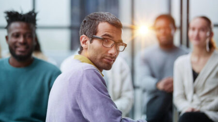 Monopolizar conversas: Lidando com colegas em reuniões