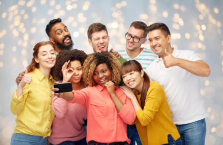 Compartilhar fotos da empresa e postar nas redes sociais? Compartilhar fotos da empresa e postar nas redes sociais?