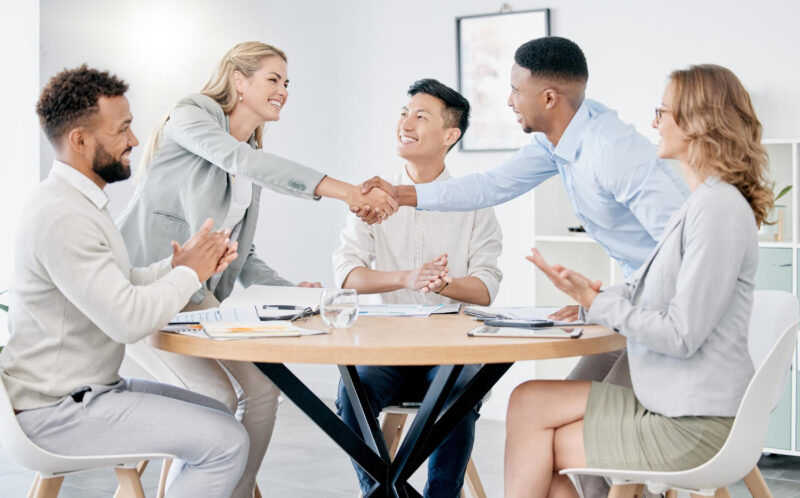 B2B: O que é, por que é bom e como começar na prática Parcerias B2B: Vale a pena?