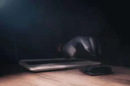 Roubo no trabalho: como agir